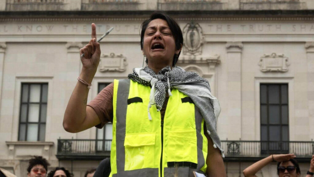 Protest Fallout Continues at UT as Faculty Condemn President’s Response ...